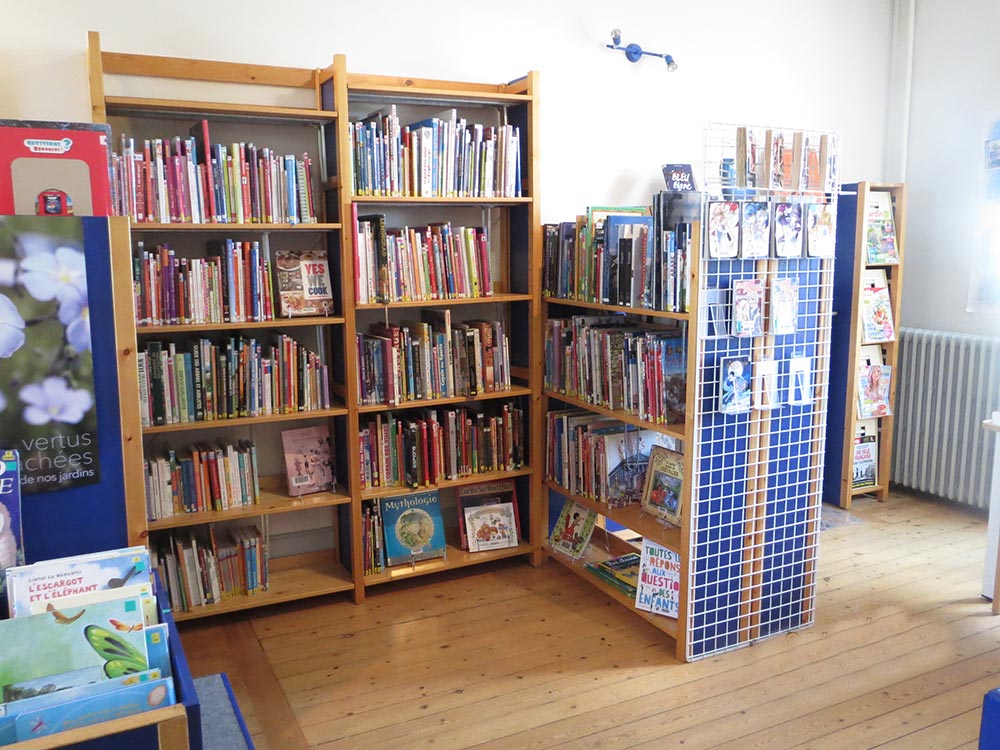 Vue intérieure de la bibliothèque de Notre-Dame-de-la-Mer