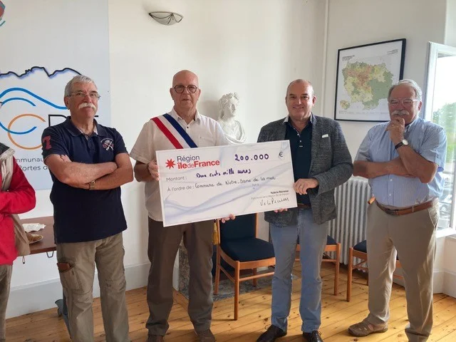 Remise du chèque de 200 000 € de la Région Île-de-France à la commune de Notre-Dame-de-la-Mer